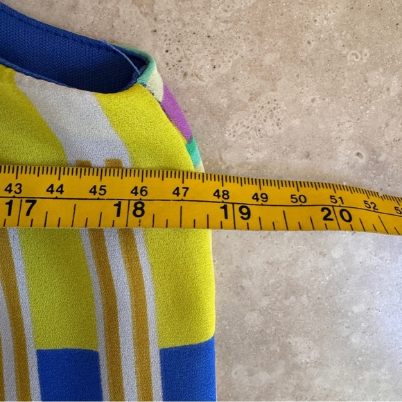 Everly Multicolor Geometric Print Sleeve V Neck Knee Length Womens size L Shift - Picture 8 of 12